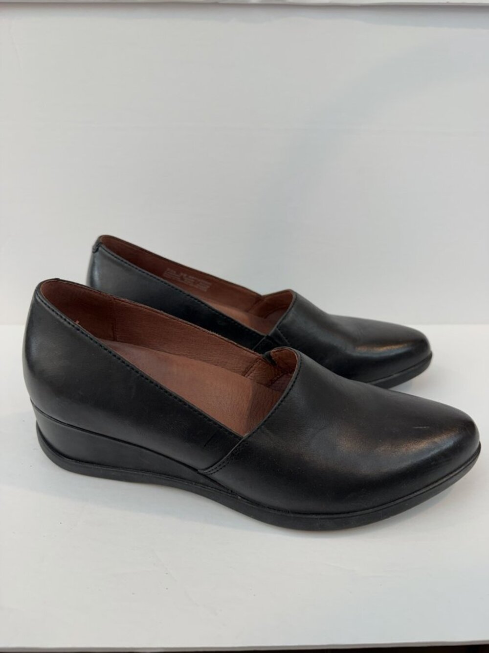 Dansko Women's Shanda Waterproof Wedge Heel Pointed Toe Leather Size 39 US 9 - Picture 4 of 9